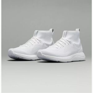 Lululemon Women’s chargefeel mid workout shoe NWT